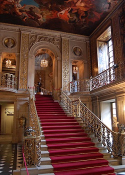 360px-Chatsworth_main_hallway.jpg